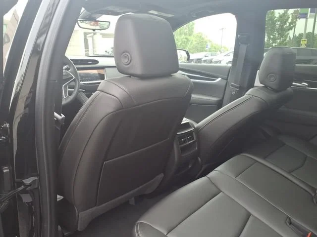 Used 2025 Stellar Black Metallic Cadillac Premium Luxury image 10