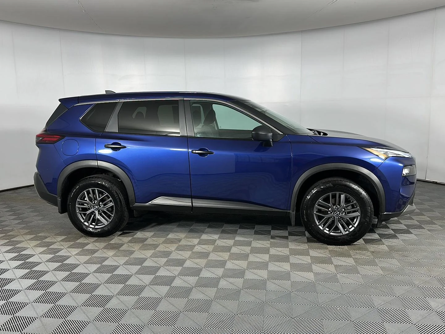 Used 2022 Caspian Blue Metallic Nissan S image 14