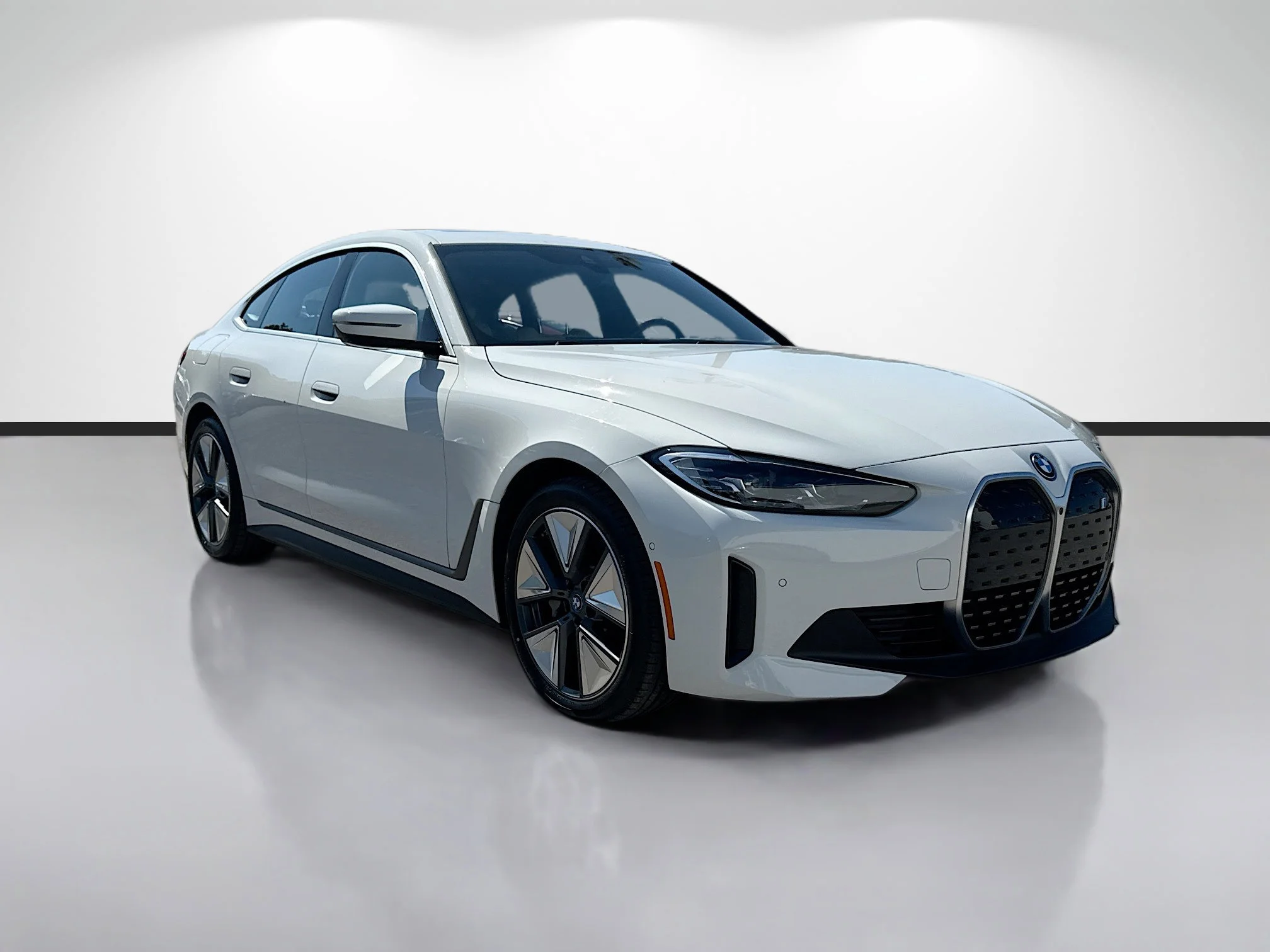 2023 BMW i4 eDrive35's photo