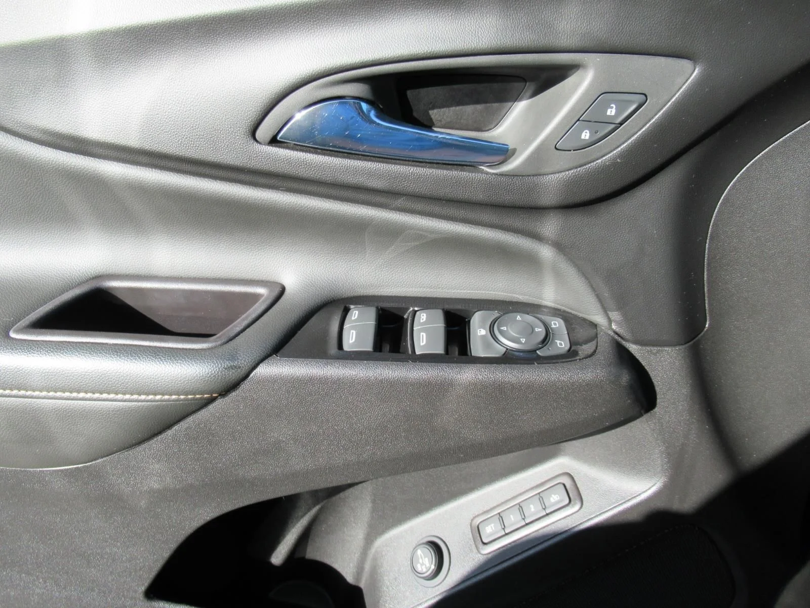 Used 2022 Black Chevrolet Premier image 21