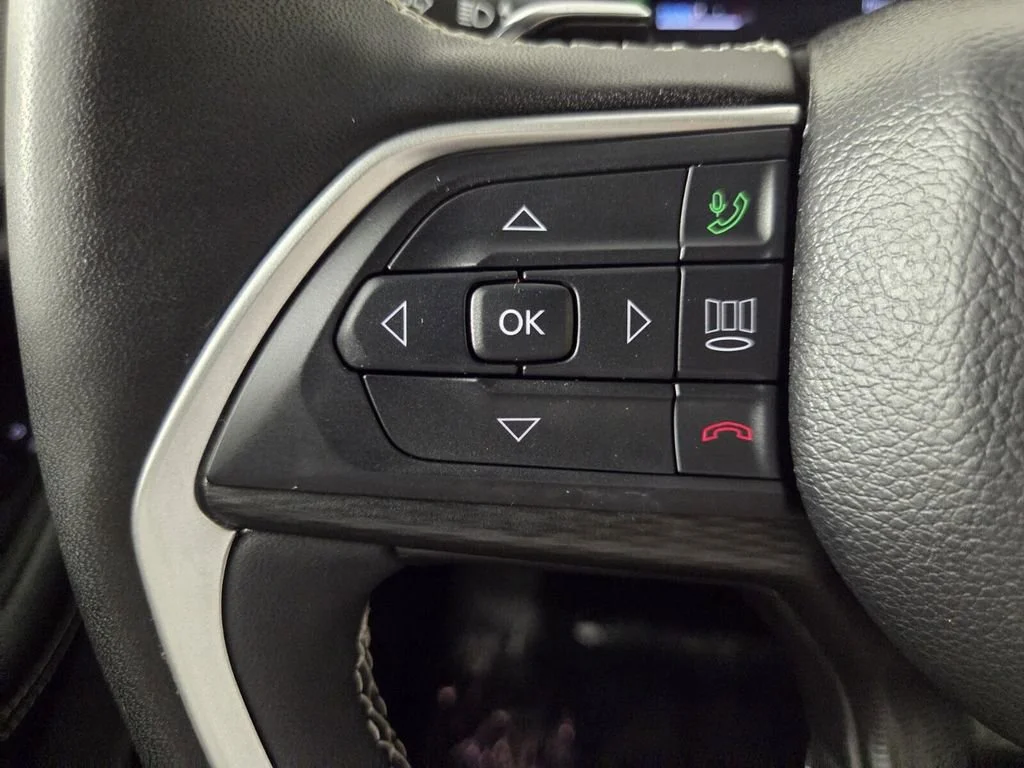 Used 2025 Silver Zynith Jeep Altitude image 20