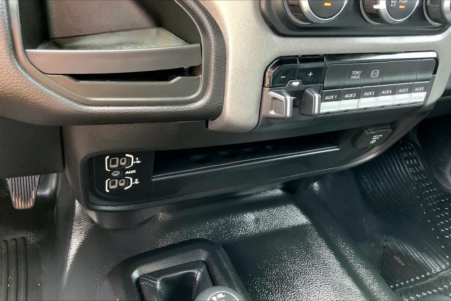 Used 2023 Billet Silver Metallic Clearcoat Ram Tradesman image 35
