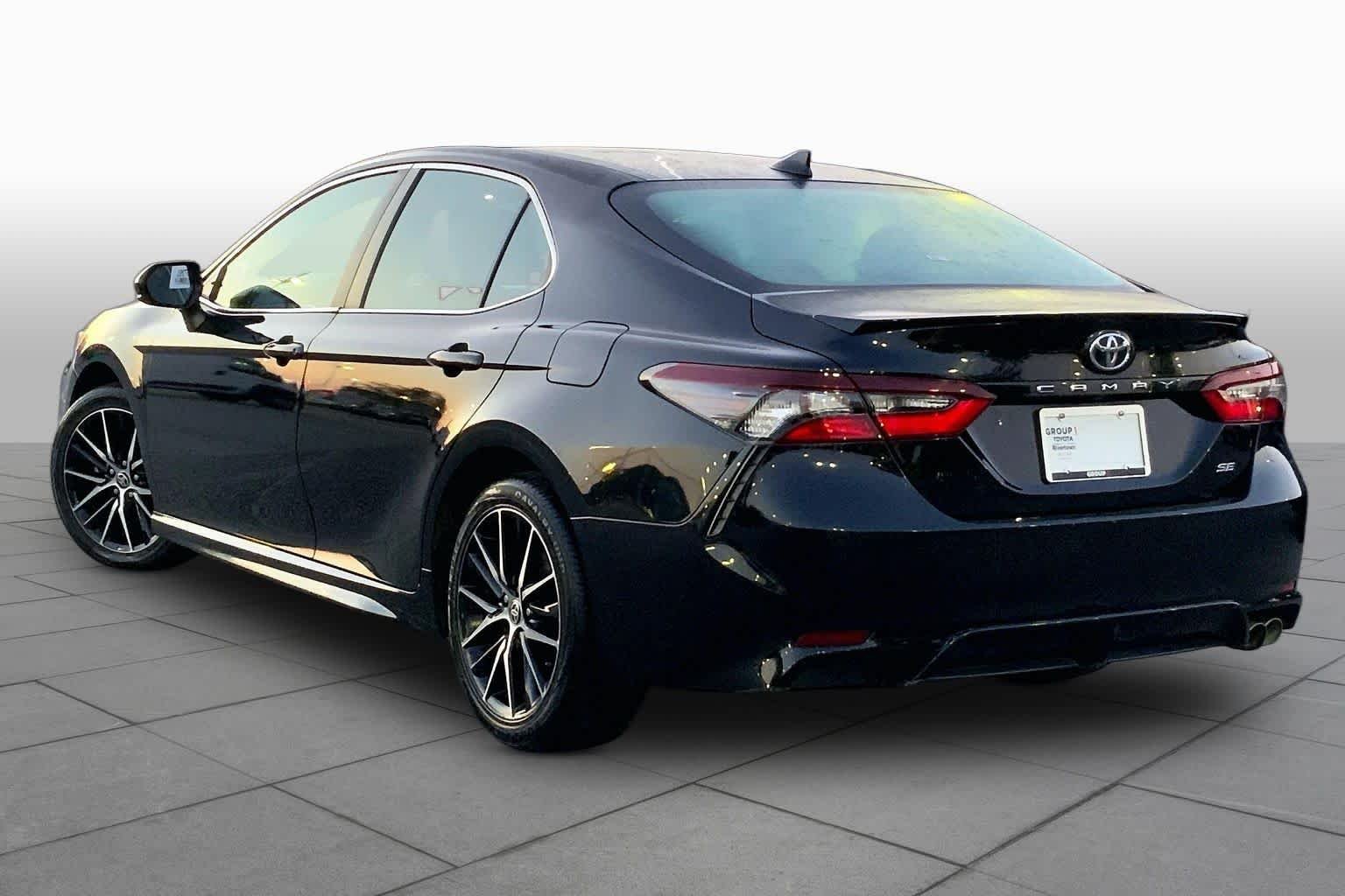 Used 2021 Midnight Black Metallic Toyota SE image 11