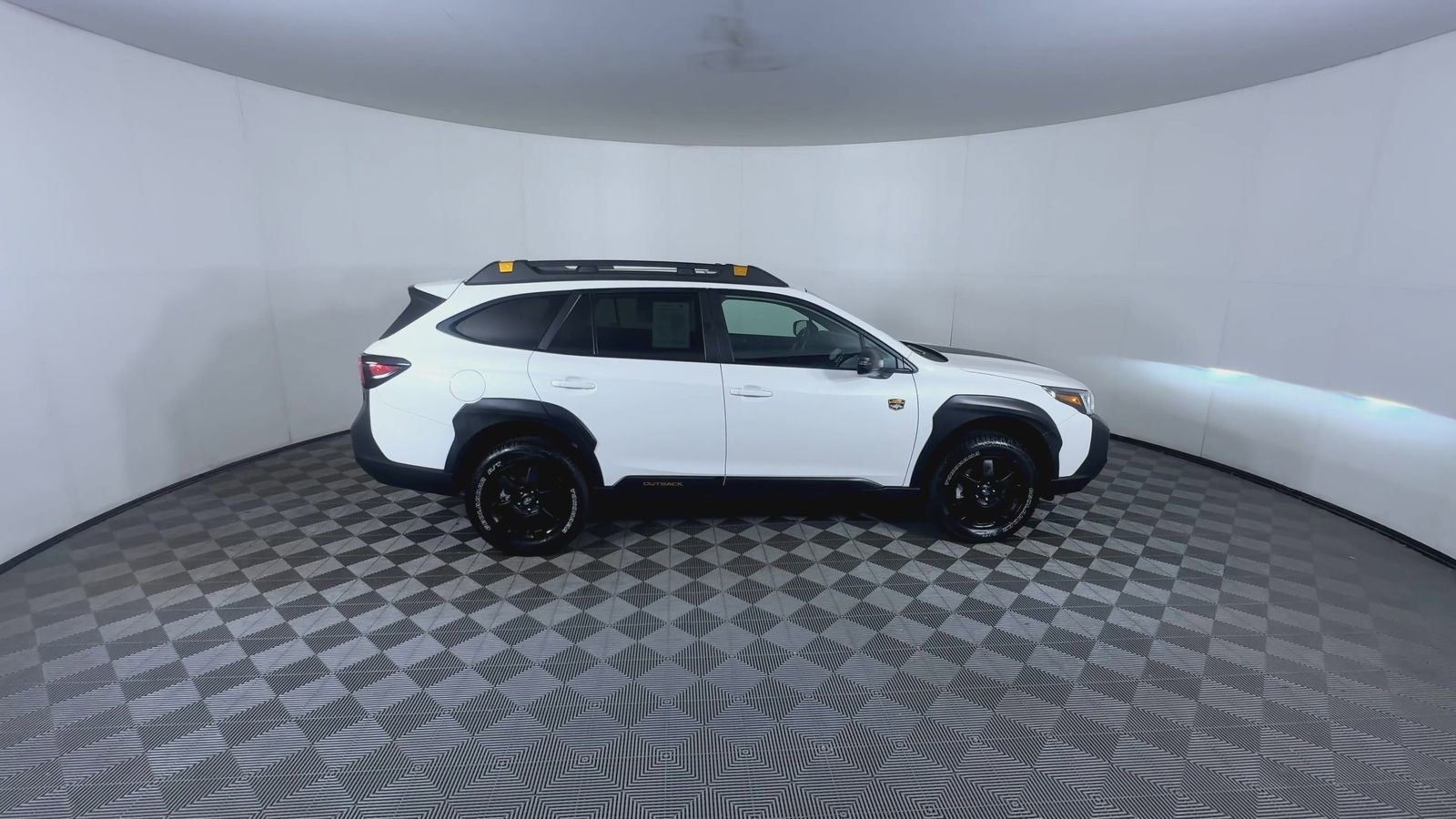 Certified Used 2025 Crystal White Pearl Subaru Wilderness image 9
