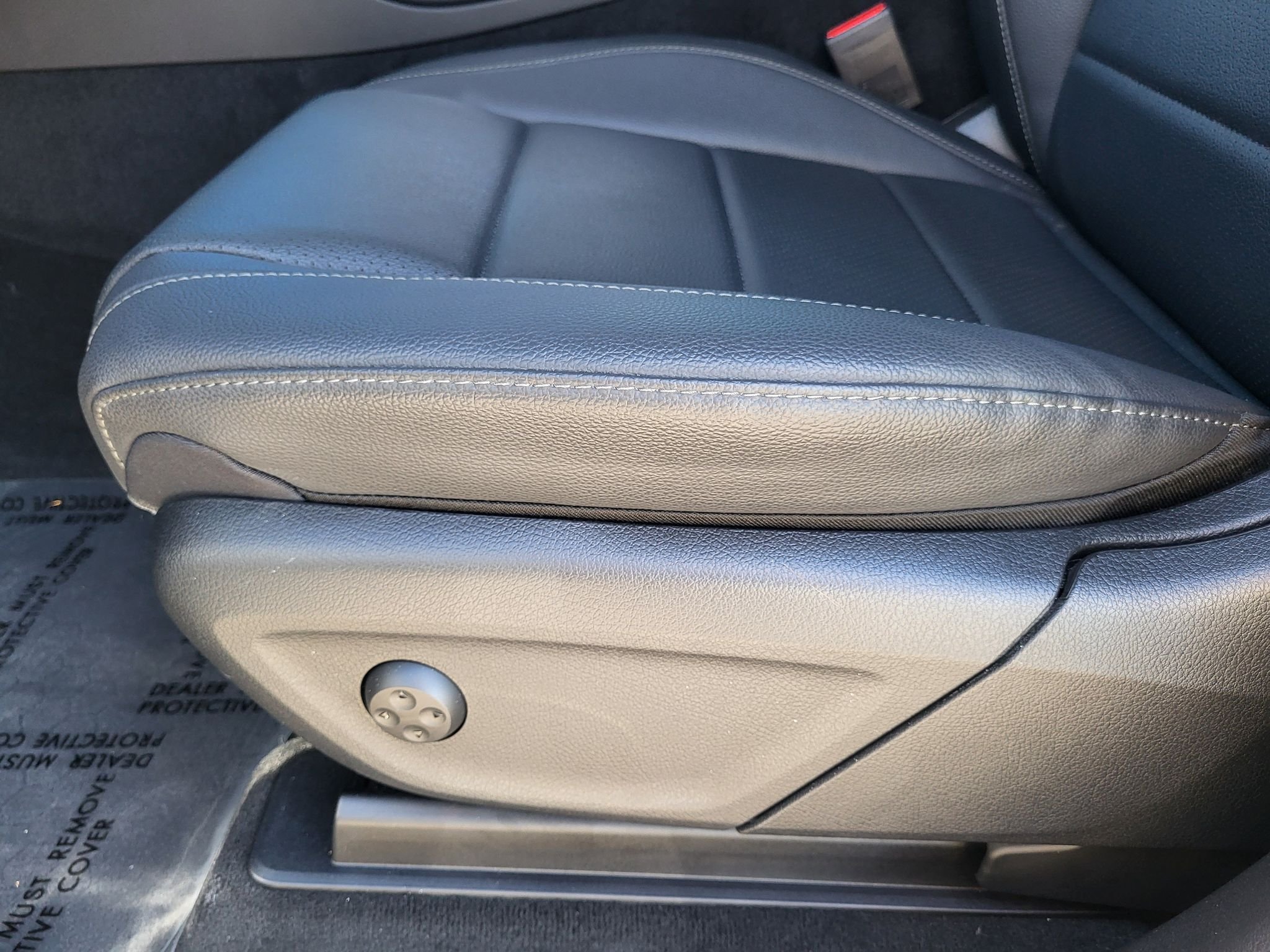 Certified Used 2025 Obsidian Black Metallic Mercedes-Benz GLE450 4MATIC® image 17