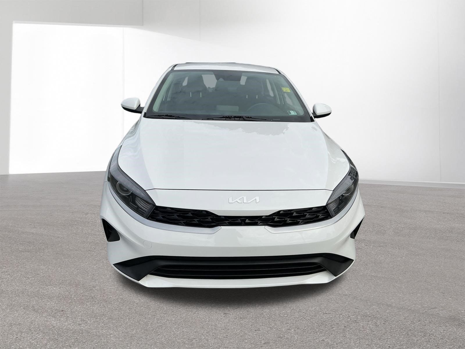 Used 2024  Kia LXS image 2