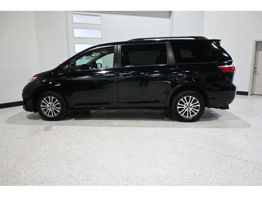 Used 2019 BLACK Toyota XLE Mobility Handicap Van image 9