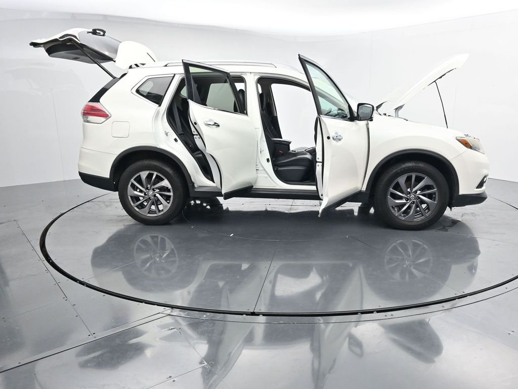 Used 2016 White Nissan SL image 42