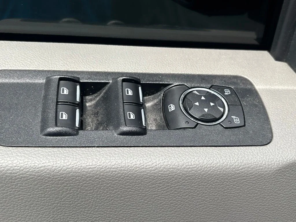 Used 2019 White Ford XL image 8