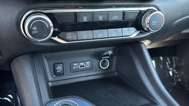 Used 2025  Nissan SV image 30