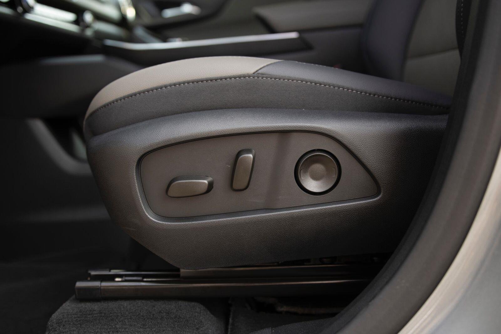 2027 Chevrolet Equinox LT - Photo 20