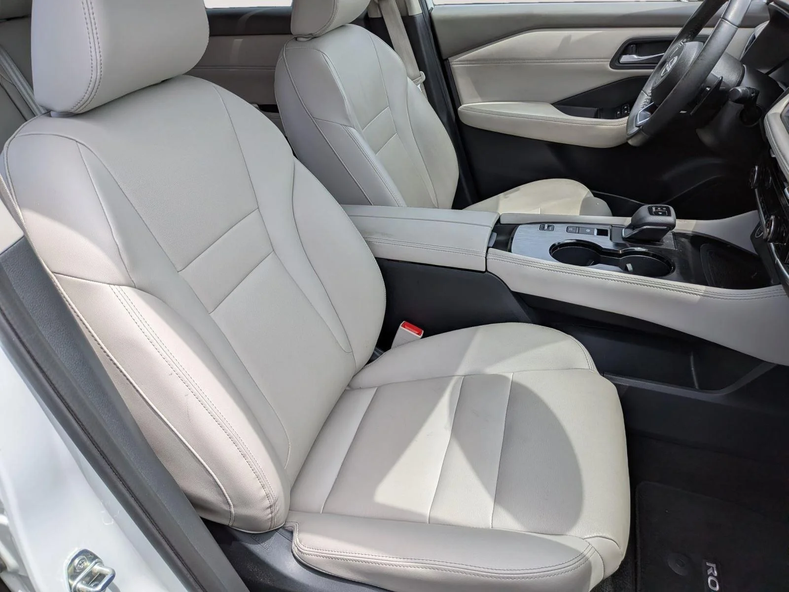Used 2023 Pearl White Tricoat Nissan SL image 35