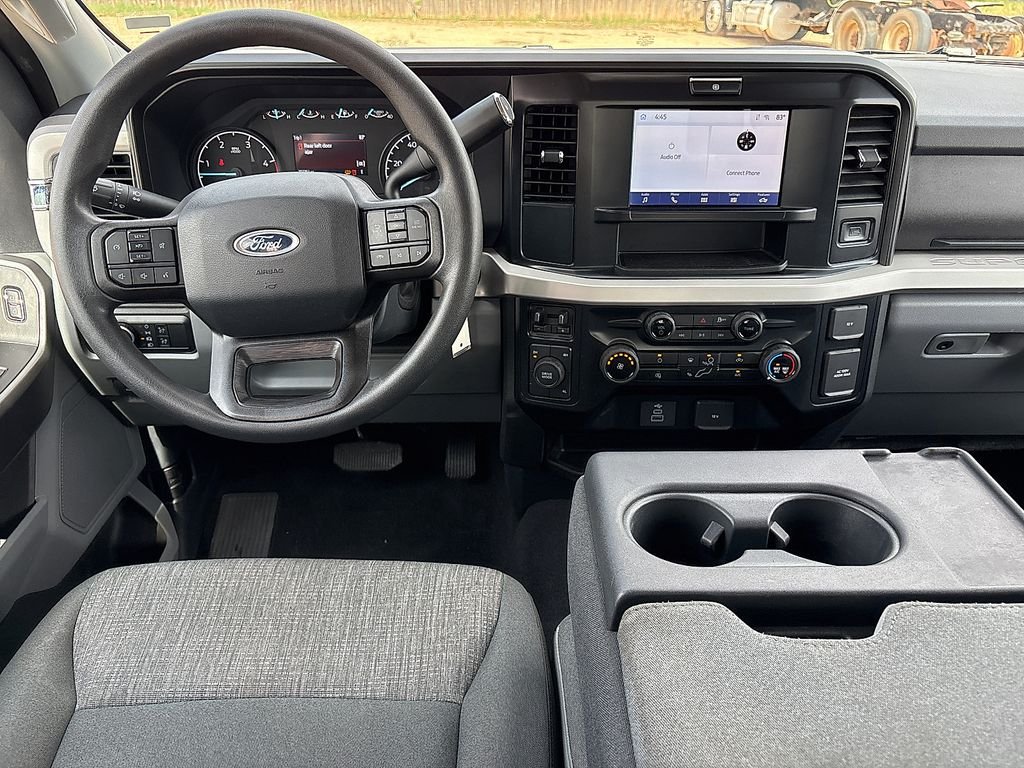 Used 2025 Oxford White Ford XLT image 17
