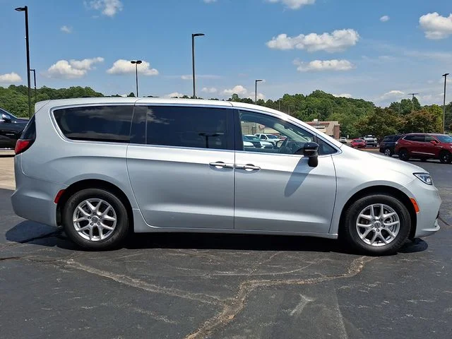 Used 2024 Silver Chrysler Touring L image 7
