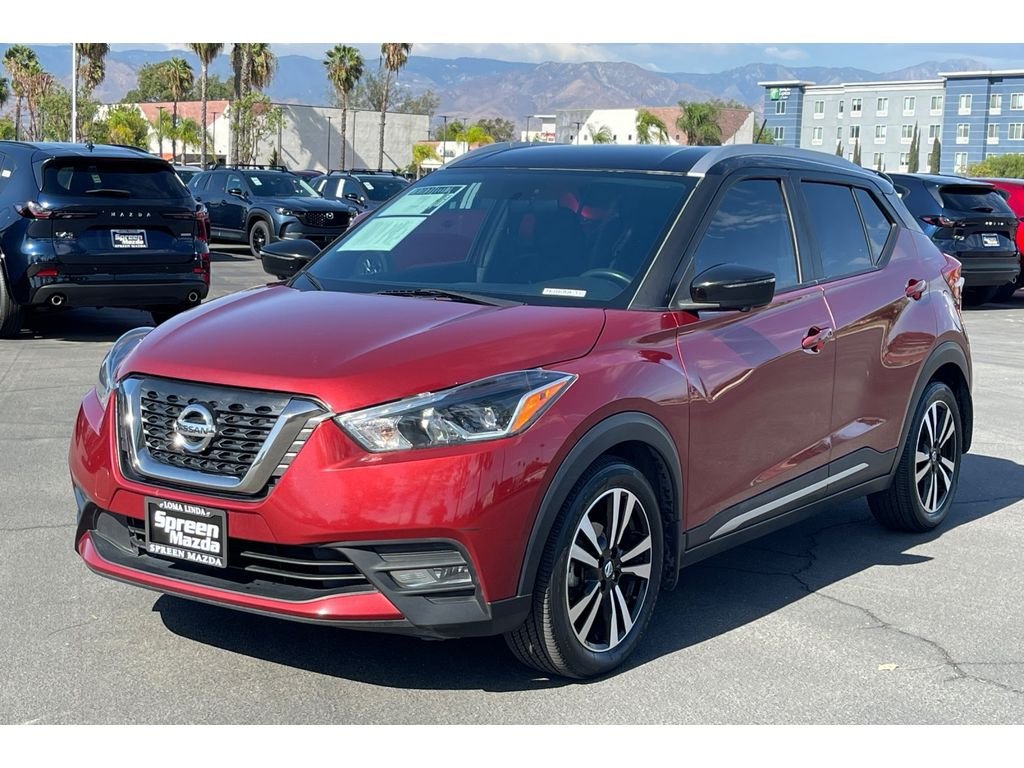 Used 2018 Cayenne Red/Super Black Nissan SR image 2