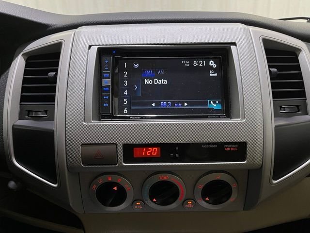 Used 2009 White Toyota PreRunner image 16