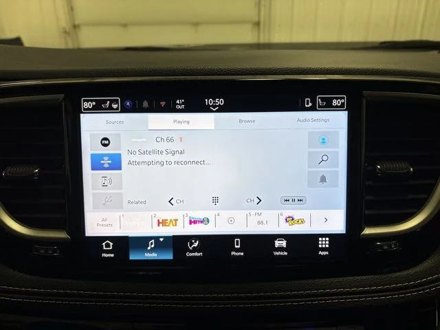 New 2026 Hydro Blue Pearl-Coat Exterior Paint Chrysler Select image 19