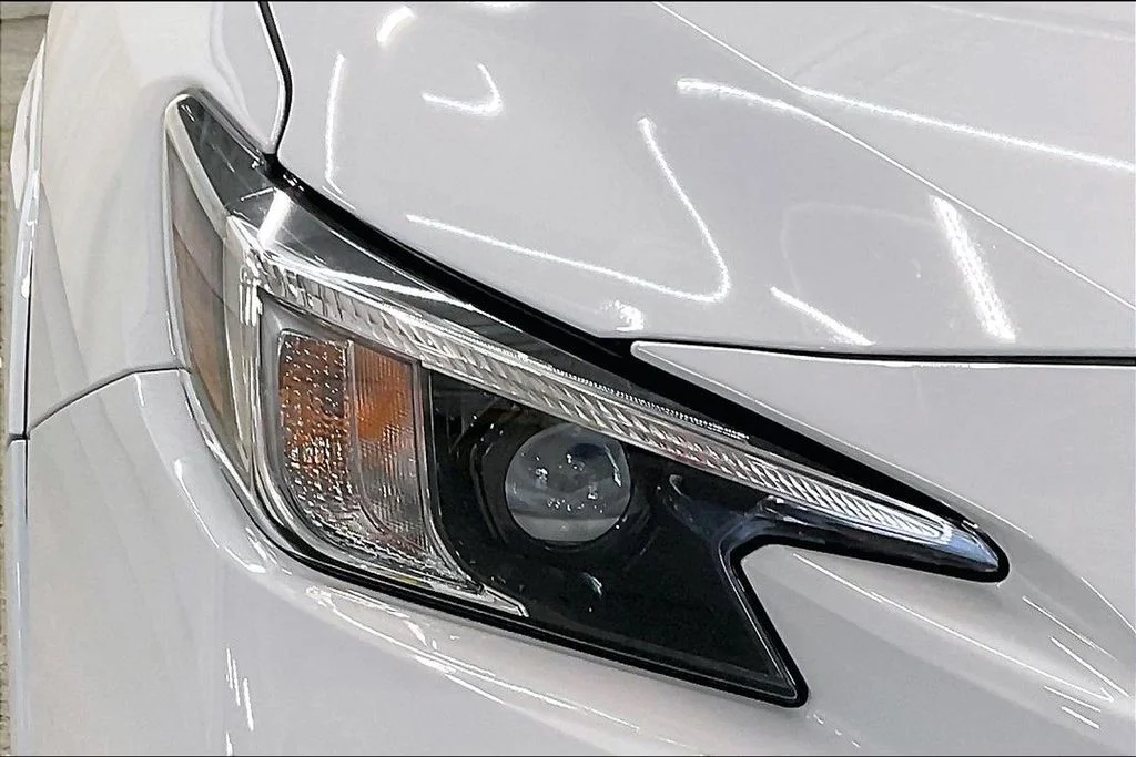Used 2023 White Subaru Premium image 29