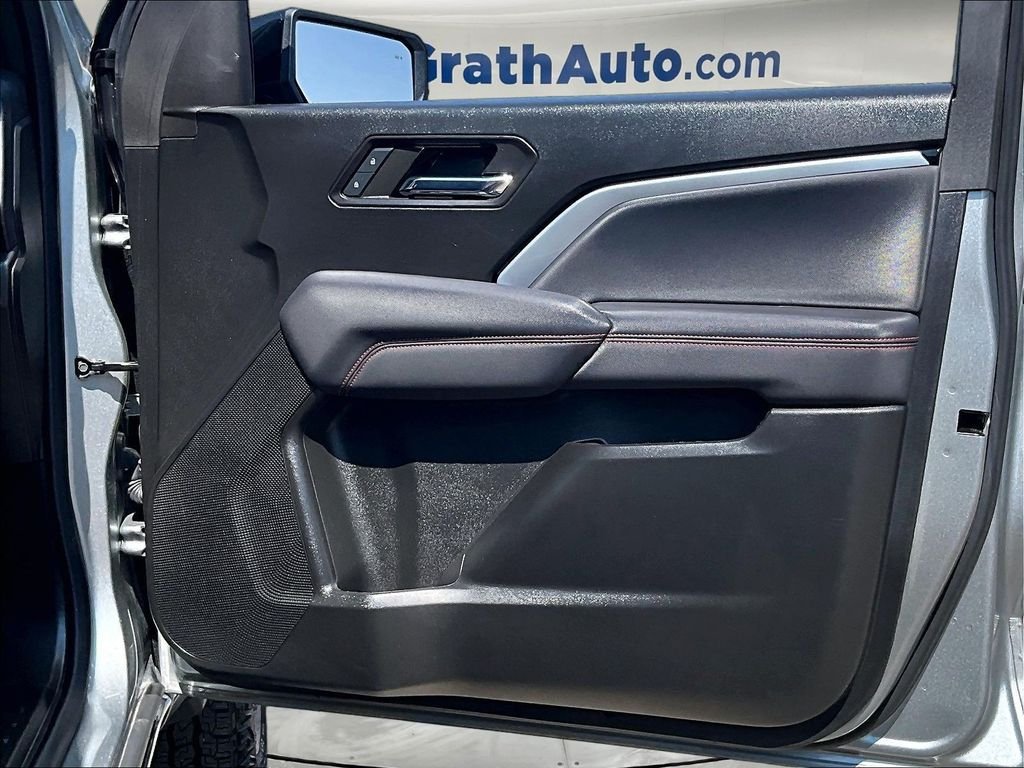 Used 2024 Gray Chevrolet Z71 image 31