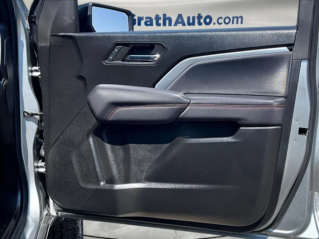 Used 2024 Gray Chevrolet Z71 image 31