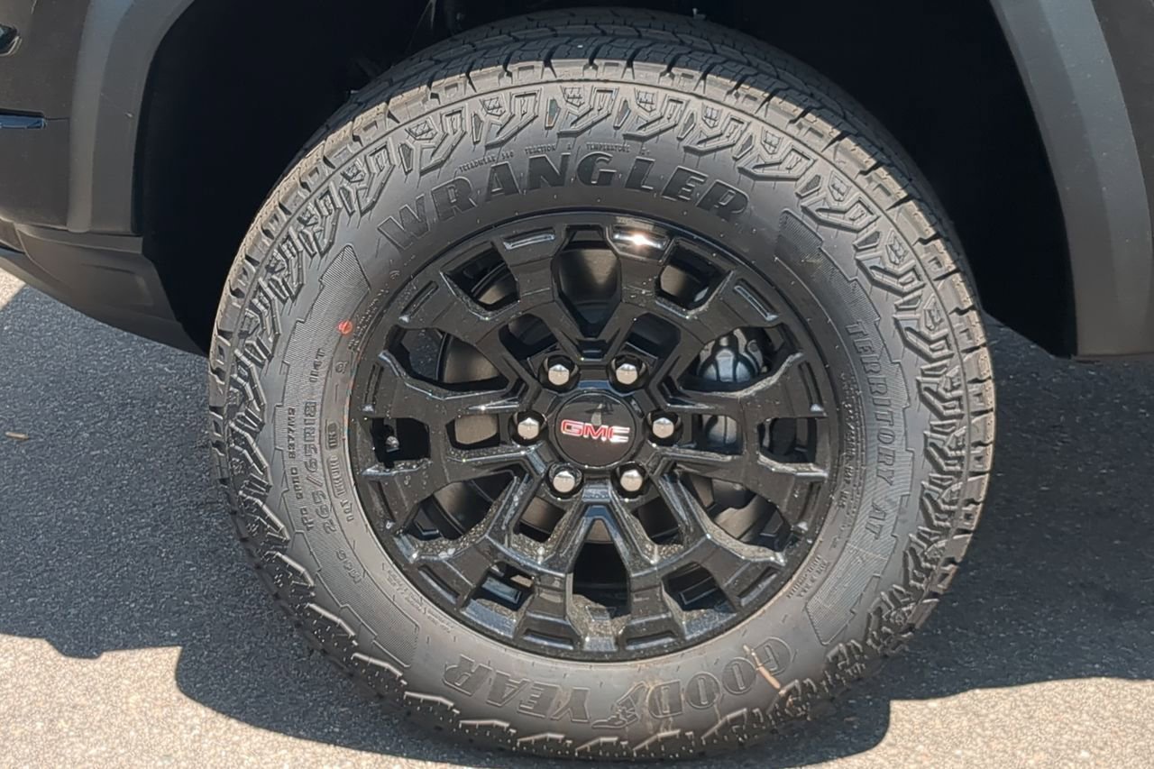 New 2026 Onyx Black GMC Elevation image 33