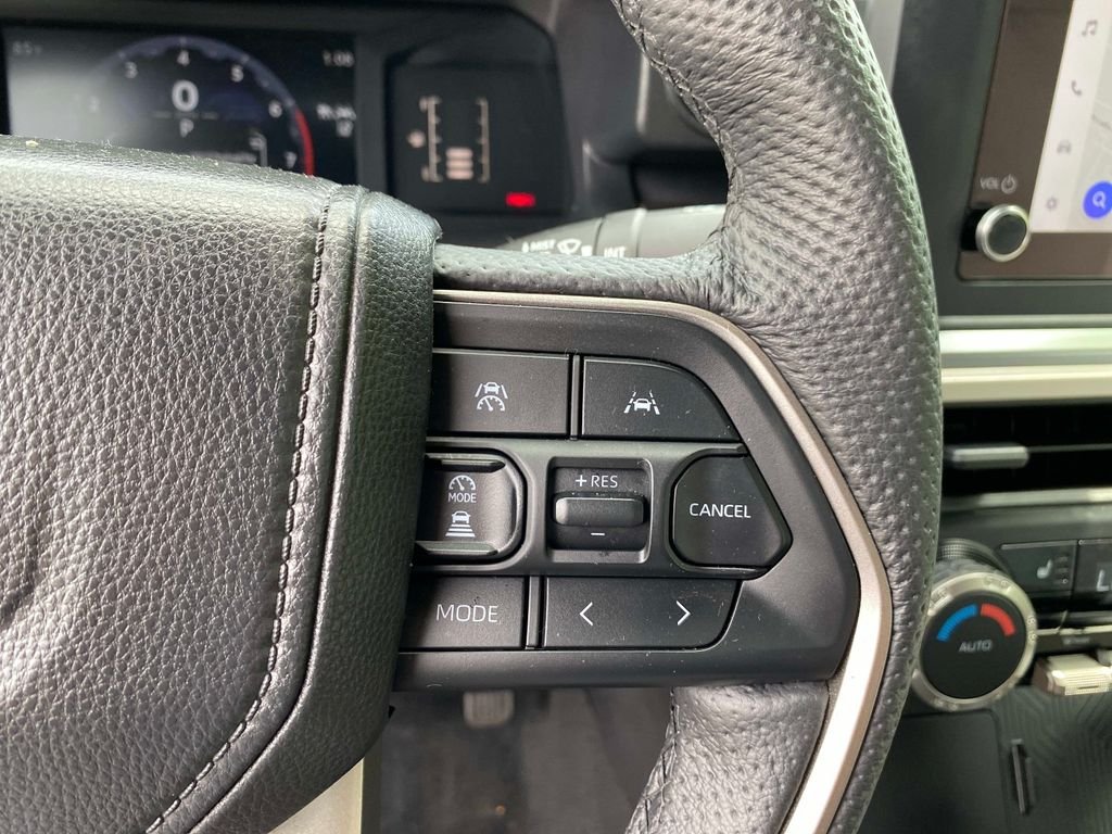 Used 2025 White Toyota SR5 image 18