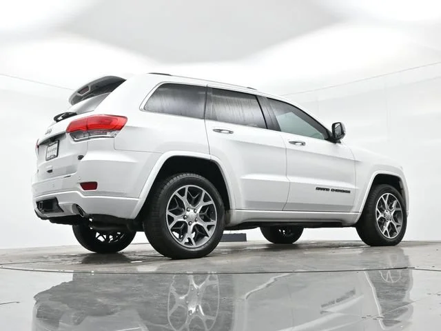 Used 2019 Ivory 3-coat Jeep Overland image 31