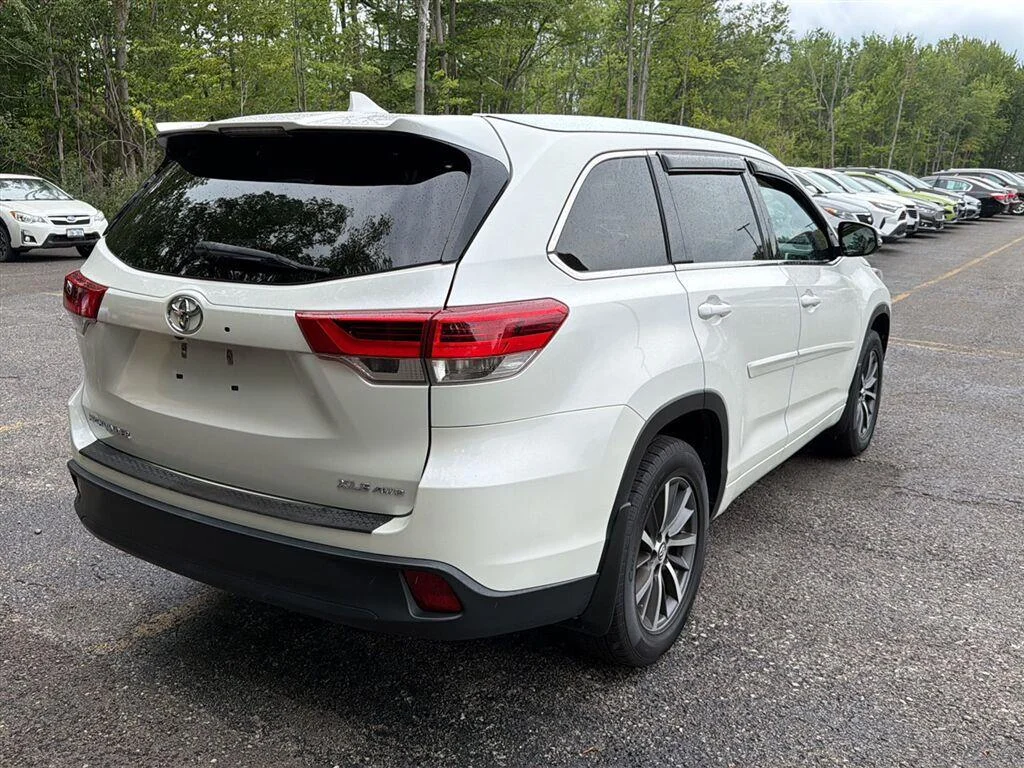 Used 2017 Blizzard Pearl Toyota XLE image 5