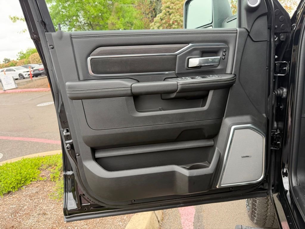 New 2026 Diamond Black Crystal Pearl-Coat Exterior Paint RAM Laramie image 11