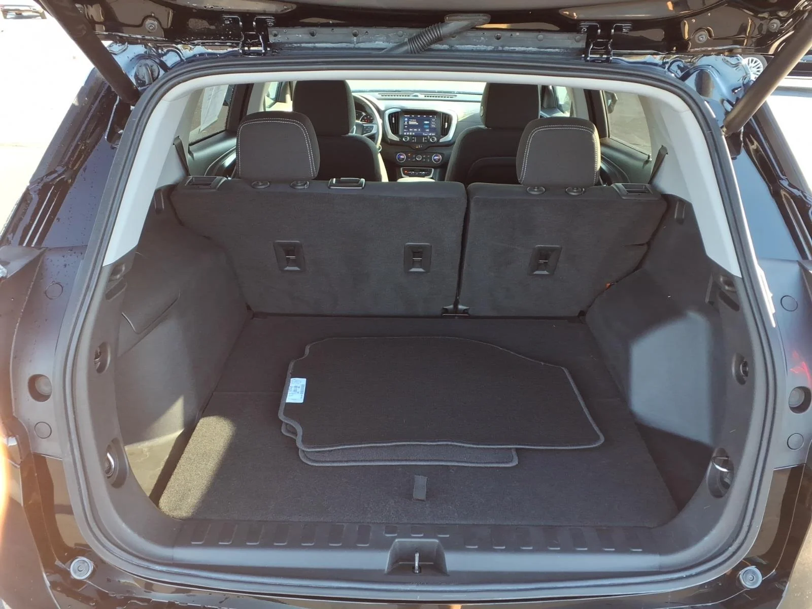 Used 2022 Black GMC SLE image 12