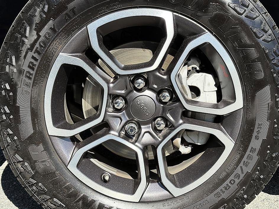 Used 2022 Bright White Clearcoat Jeep Trailhawk image 8