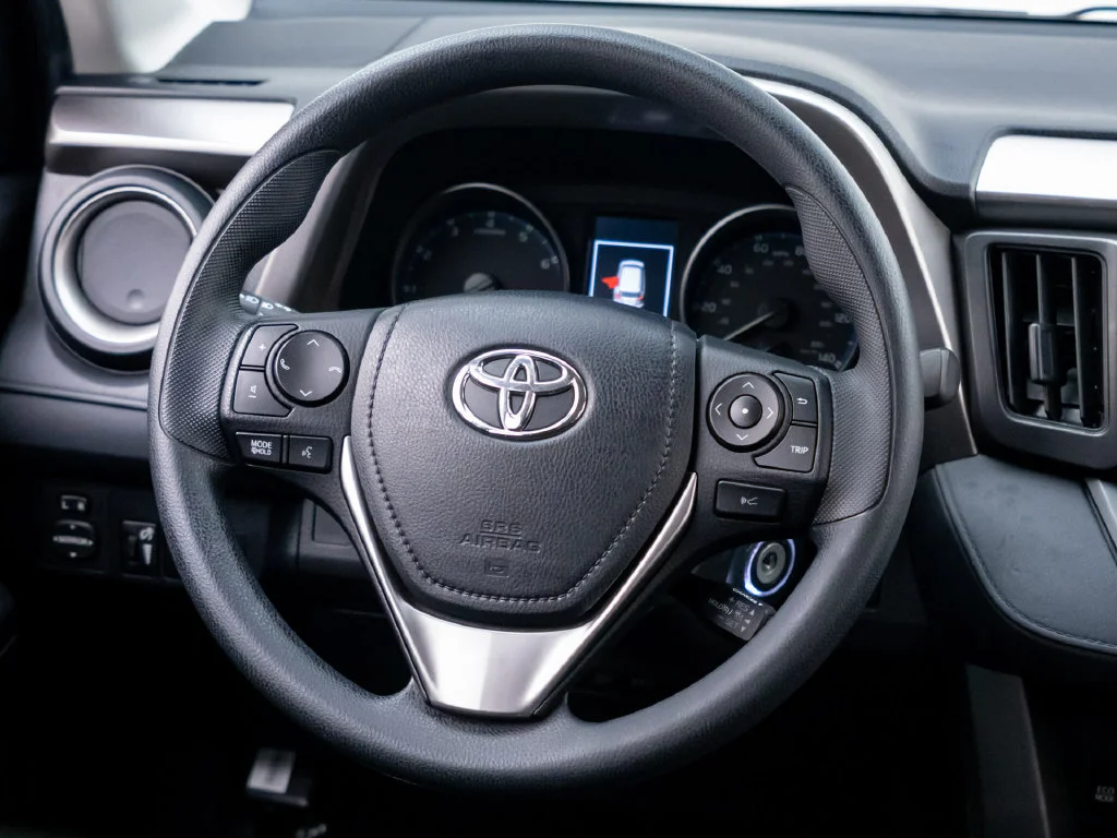 Used 2018 Gray Toyota LE image 13