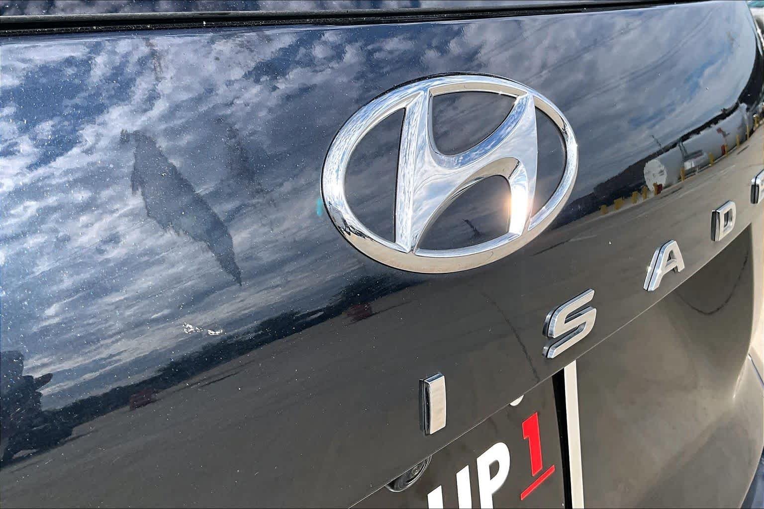 Used 2024 Moonlight Cloud Hyundai SEL 8P image 10