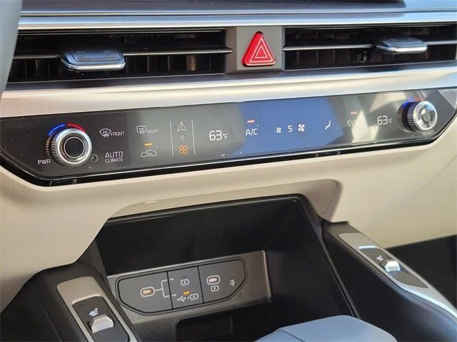 2025 Kia Sorento S - Photo 17