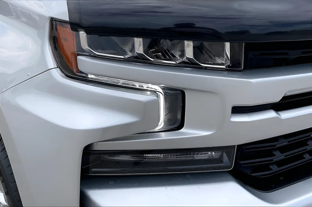 Used 2022 Silver Chevrolet RST image 33