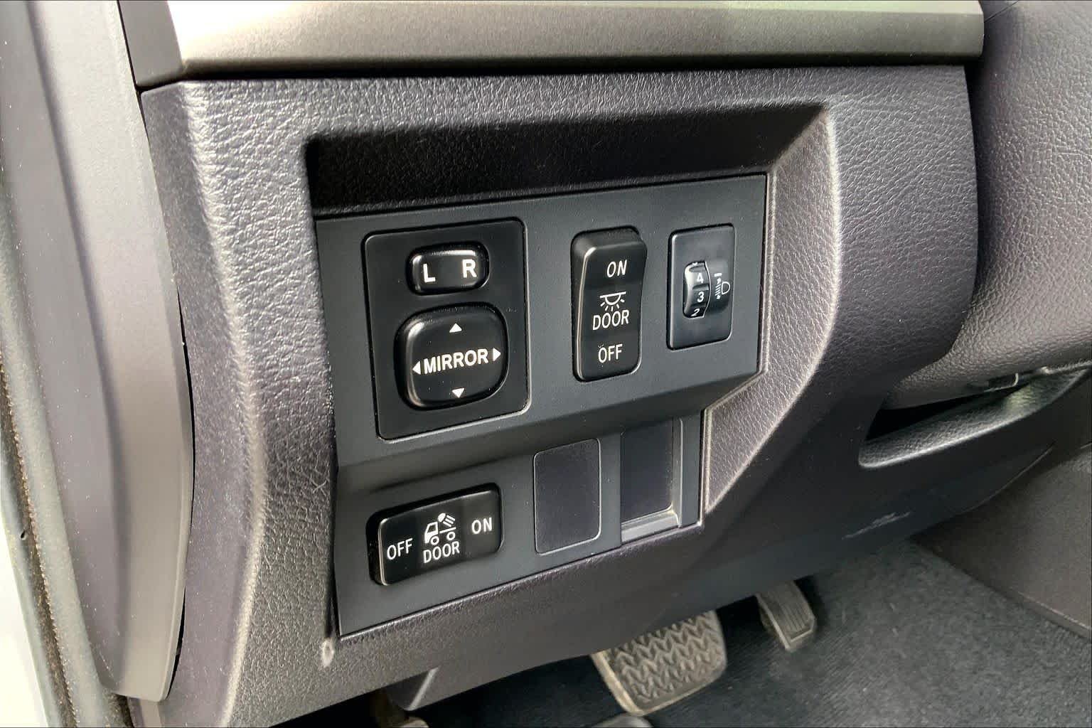 Used 2015 Silver Sky Metallic Toyota SR5 image 29