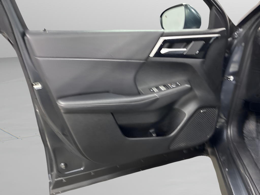 Used 2025  Mitsubishi SE image 24