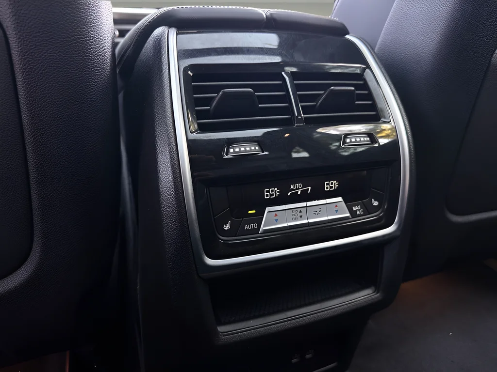 Used 2024 Gray BMW sDrive40i image 22