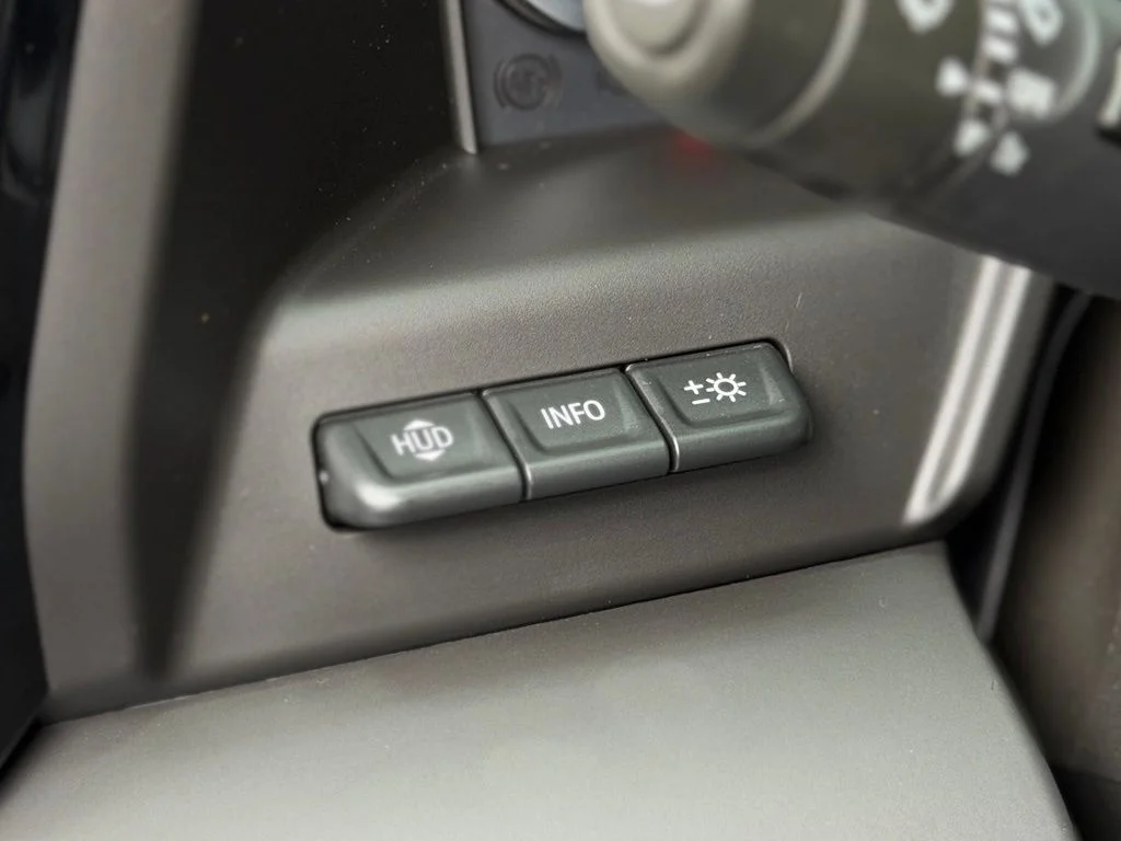 Used 2025 Silver GMC Denali image 27