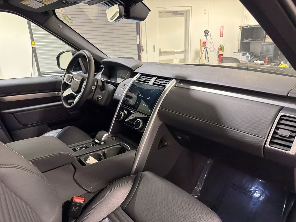 Certified Used 2025 Santorini Black Metallic Land Rover Dynamic SE image 24
