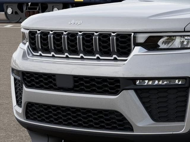New 2026 Silver Zynith Exterior Paint Jeep Limited image 7