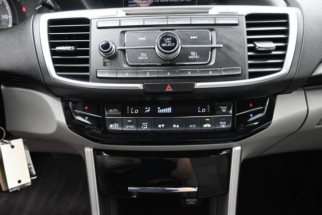 Used 2017 Lunar Silver Metallic Honda LX image 27