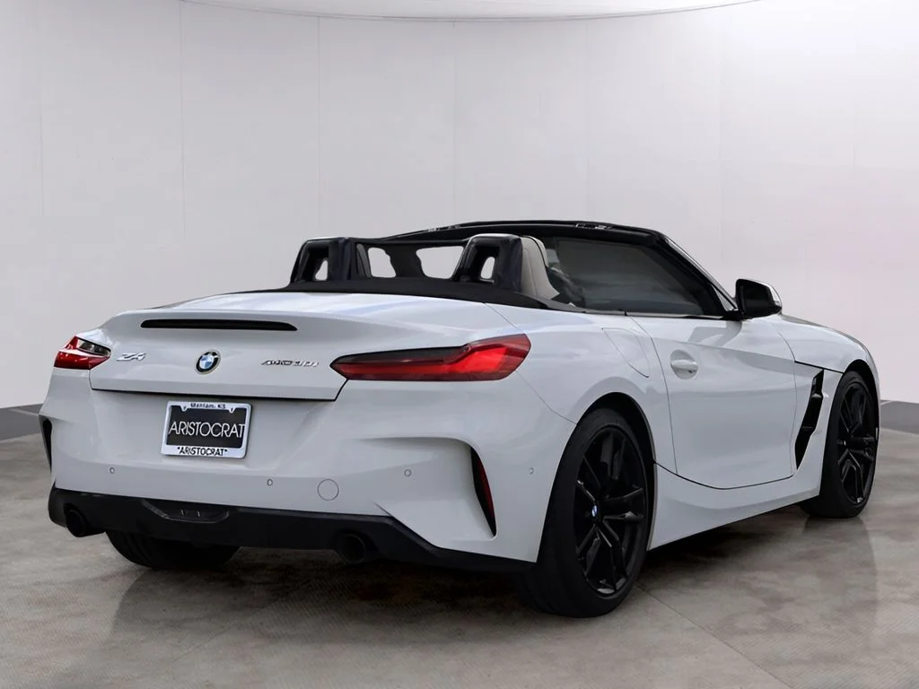 Used 2019 Alpine White BMW sDrive30i image 7