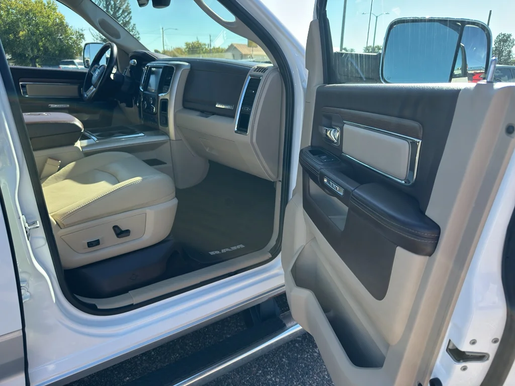 Used 2013 Bright White Clearcoat Ram Laramie image 17