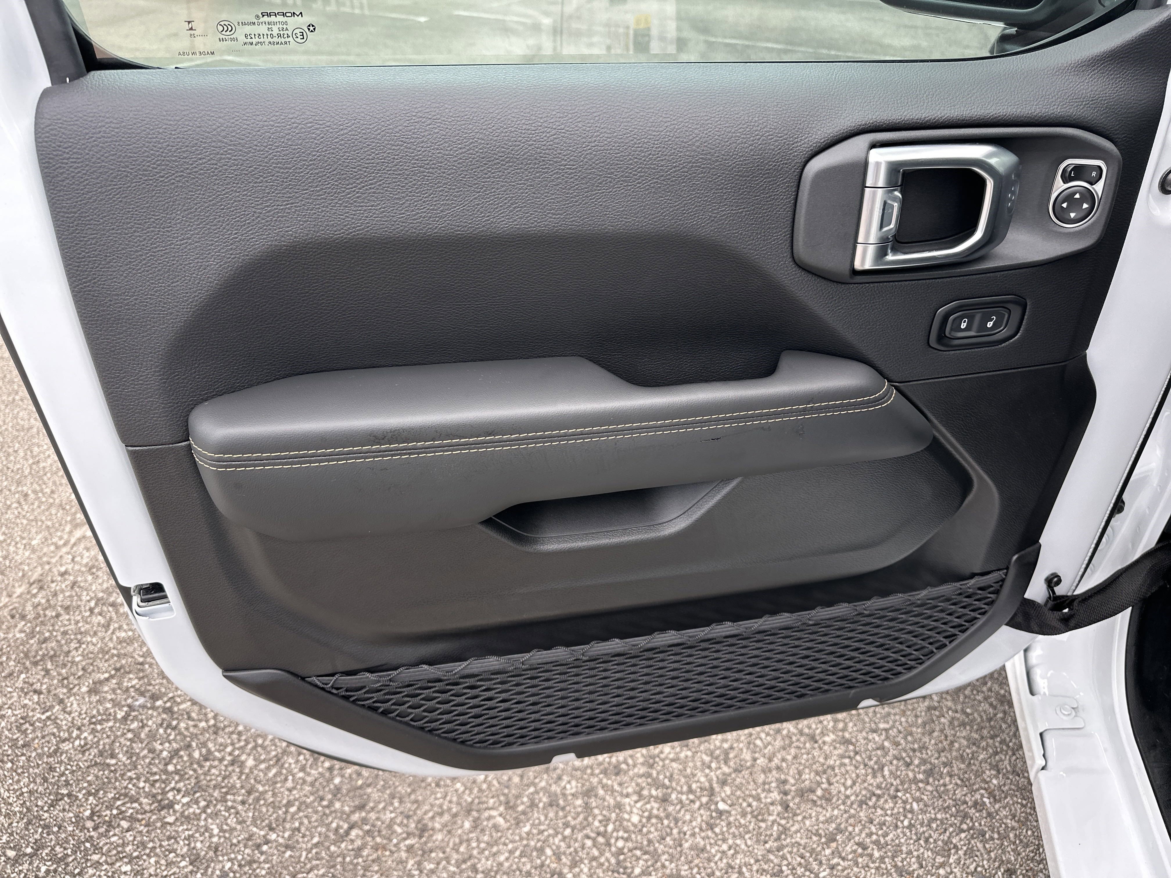 2025 Jeep Wrangler 4-Door Sahara - Photo 10