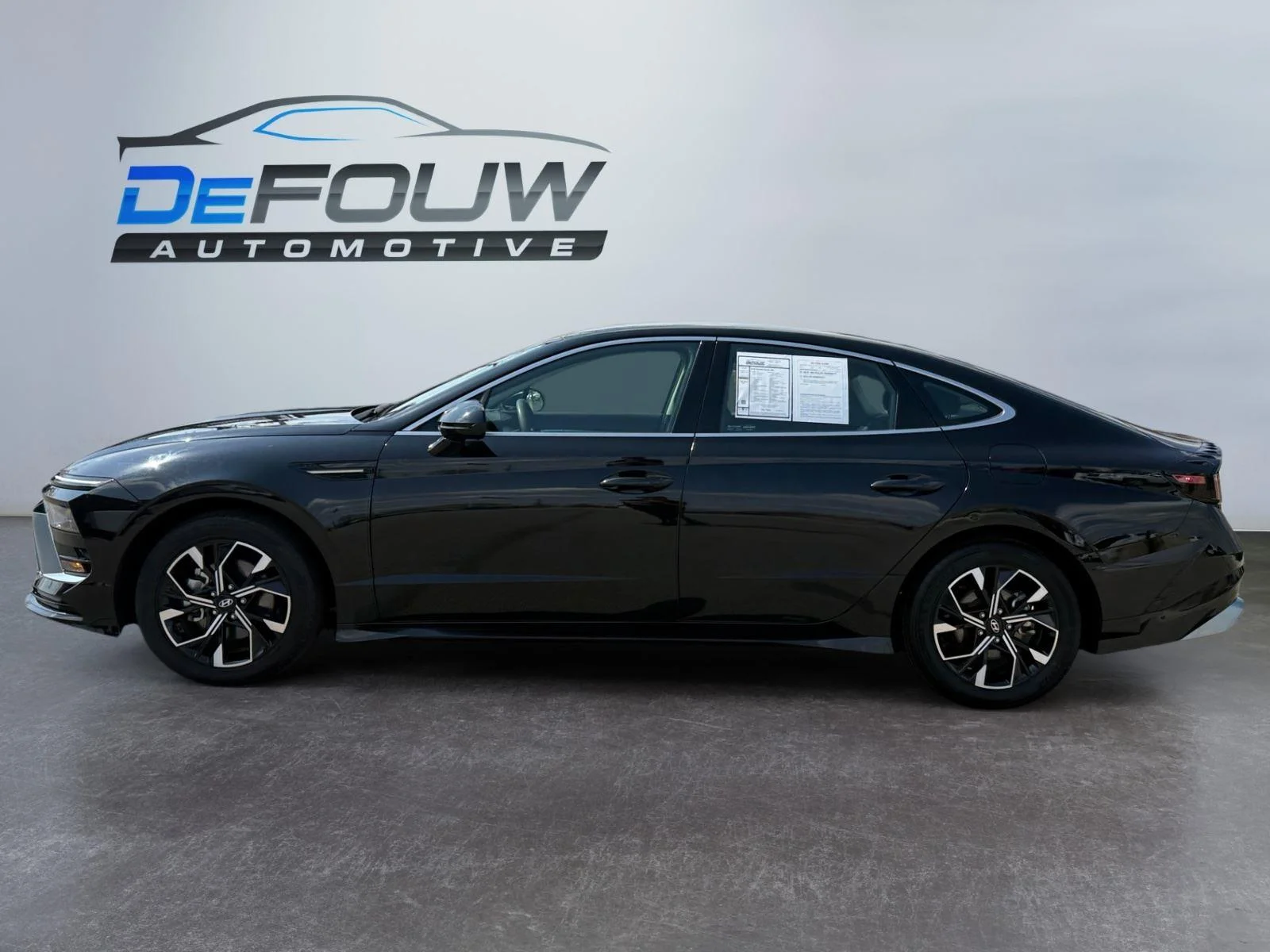 Used 2025 Abyss Black Hyundai SEL image 6