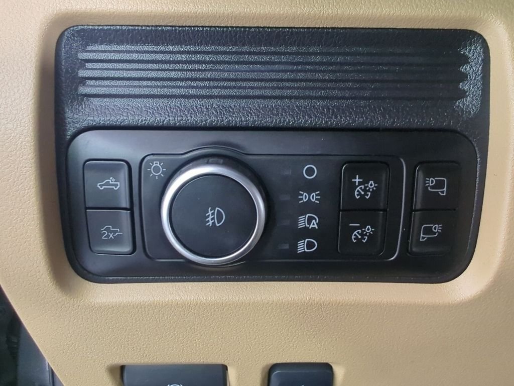 Certified Used 2025 Carbonized Gray Metallic Ford Lariat image 20