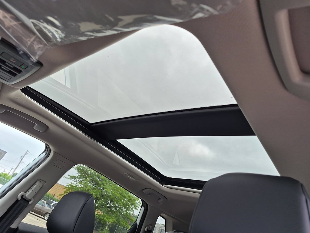 New 2026 Everest White Pearl TriCoat Nissan Dark Armor™ image 7