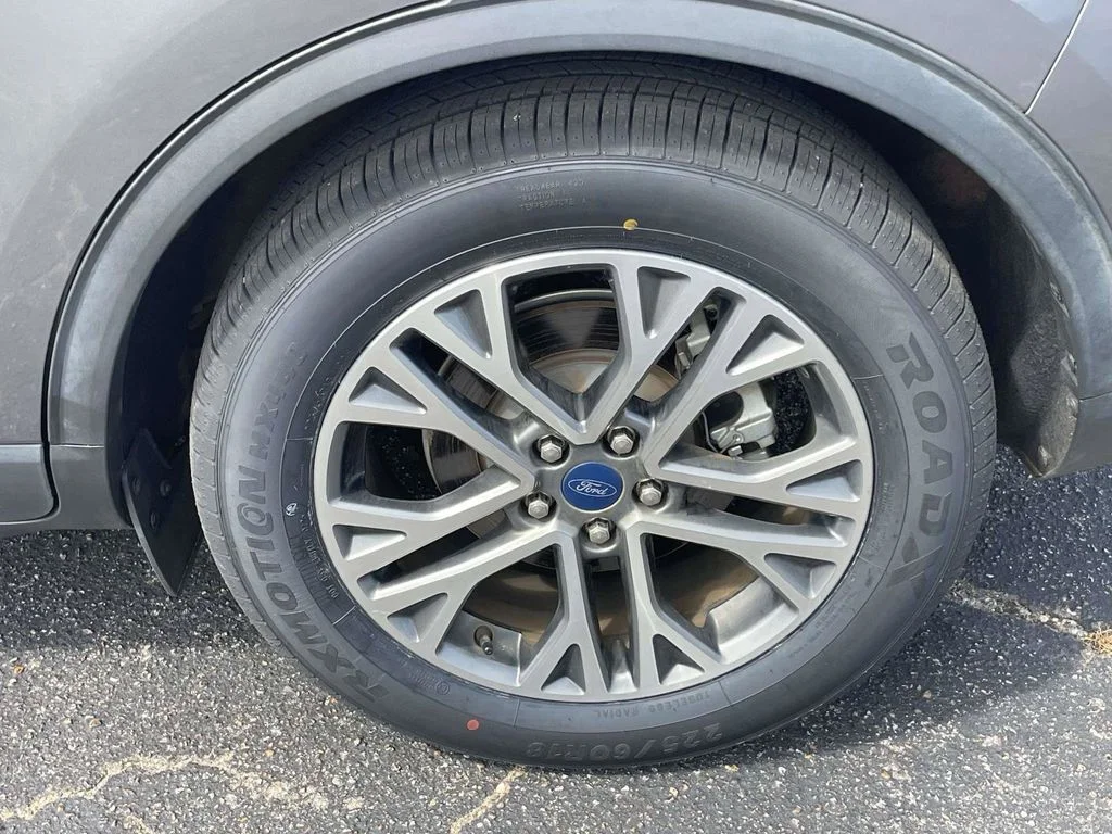 Certified Used 2022 Gray Ford SEL image 9