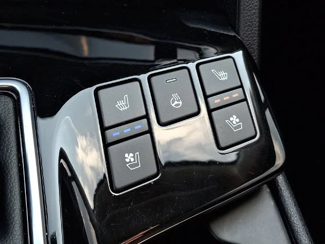 Certified Used 2023 White Kia SX-Prestige image 25